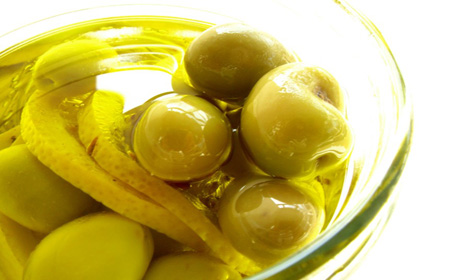 Большие оливки и общие сведения о плодах оливы