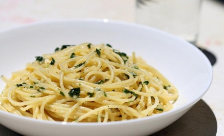 Спагетти с оливковым маслом и чесноком