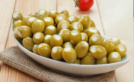 Какие греческие оливки покупают в подарок?