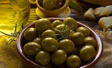 Ценность греческих оливок в подарочной корзине
