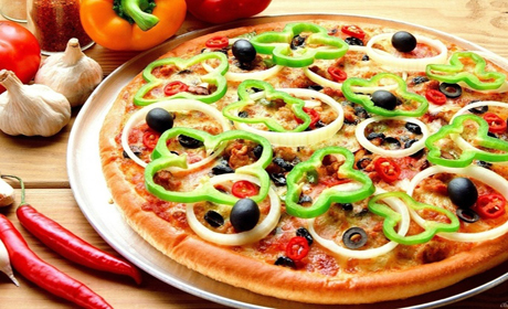Пицца и оливки
